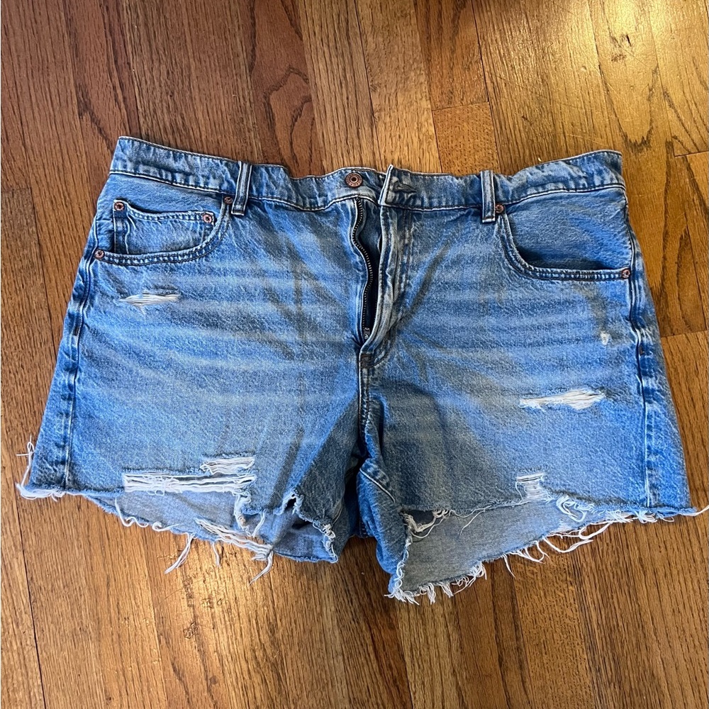 American Eagle 90s Boyfriend Short Size 18